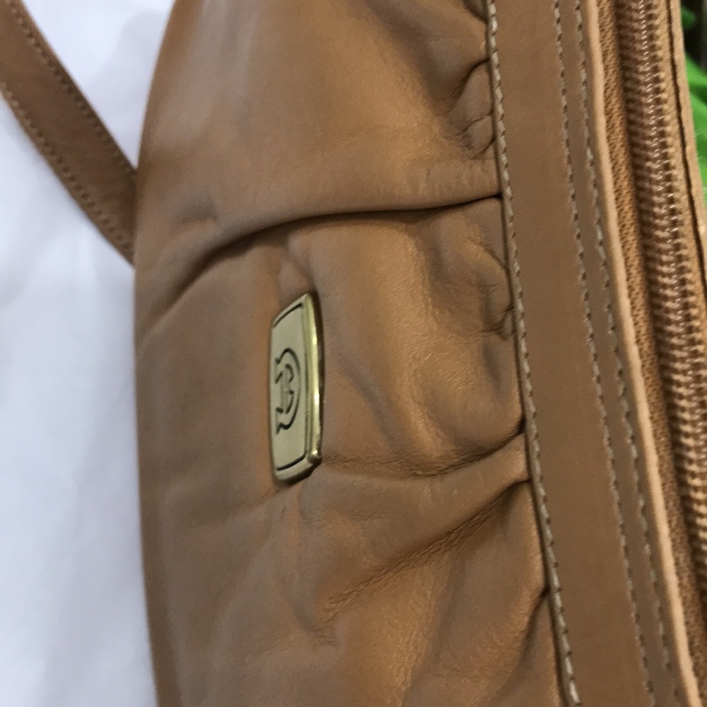 AIGNER well taken care of TAN LEATHER purse. Shoulderbag w measurement n pics👠